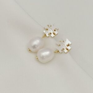 Elegant Gold and White Pearl Earrings